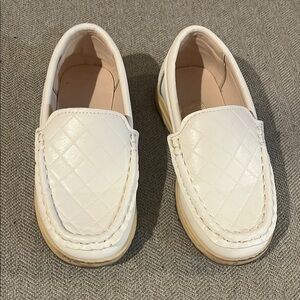 Boy’s White Quilted Loafers Shoe with beige sole Size 26 US size 9.5